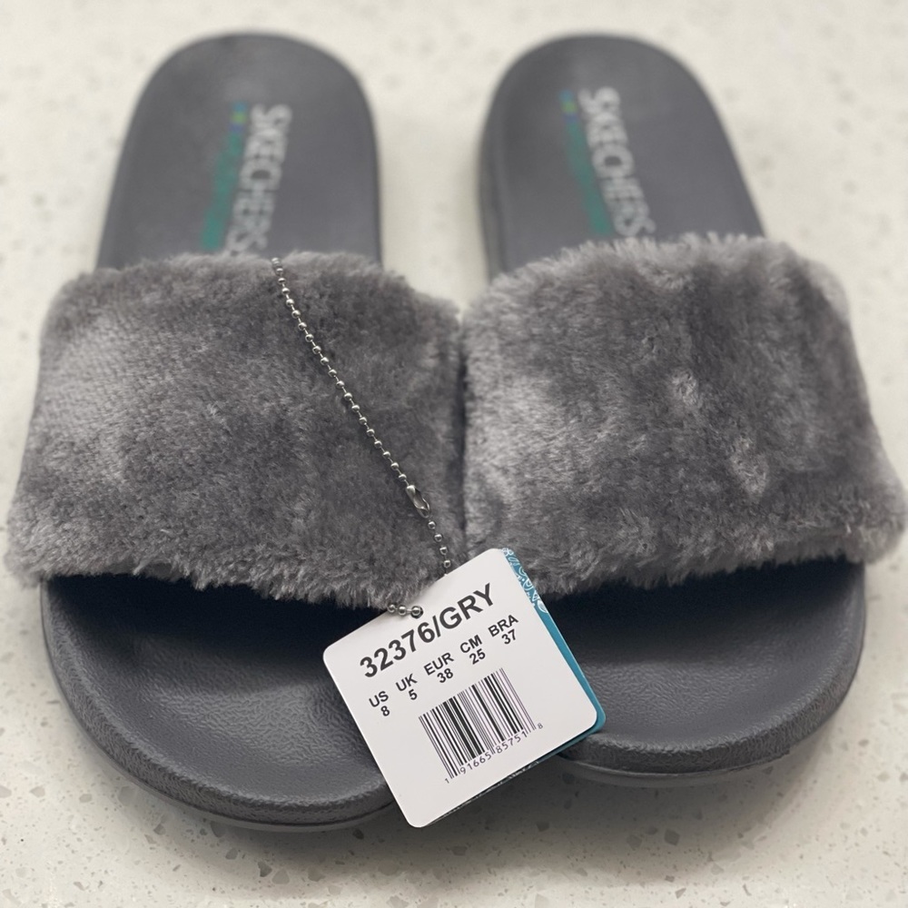 Skechers Cali Plush Foam Perfect Summer Slides.   Color: Gray Size: 8. Brand New